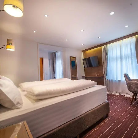 Arthaushotel ホテル 3*