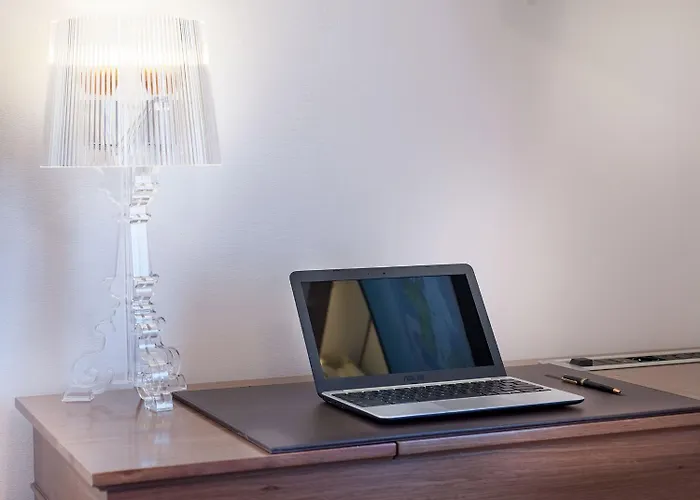 ホテル Arthaushotel 3*