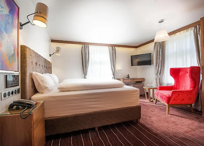 ホテル Arthaushotel 3*